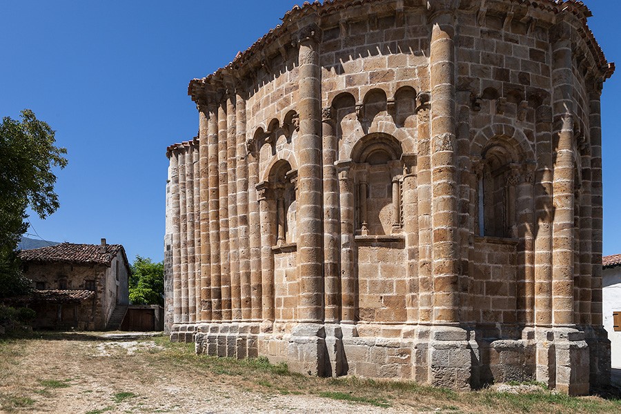 6- Vallejo de Mena, un templo exótico e inacabado 