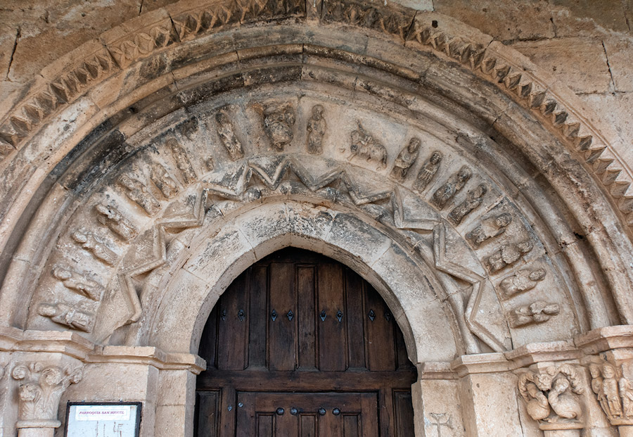 Los Ausines, un pueblo con mucho románico