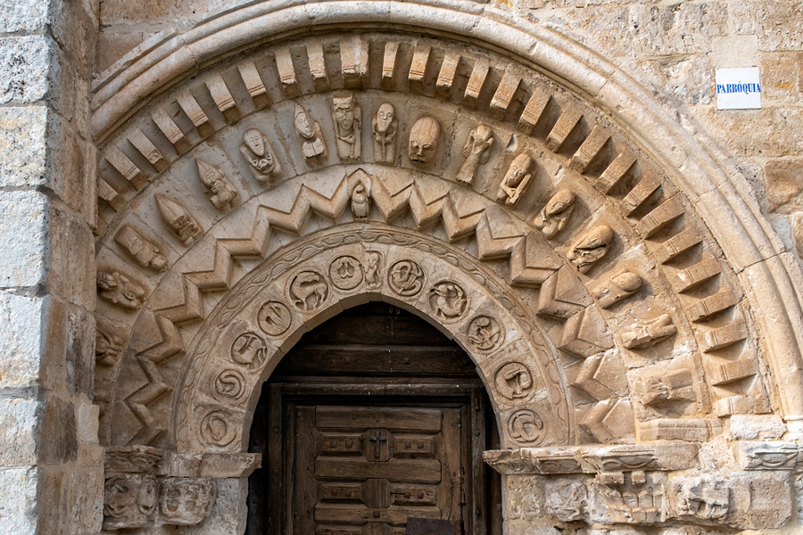 Miñón, cercana sorpresa románica